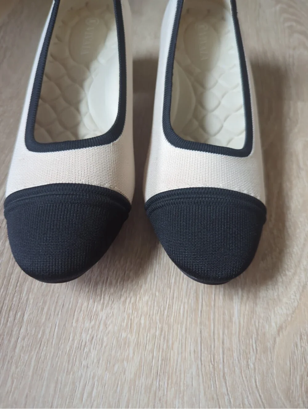 Vivaia Julie Pro Black Almond Cap Toe Daily Casual Chunky Pump Heels Womens 39.5